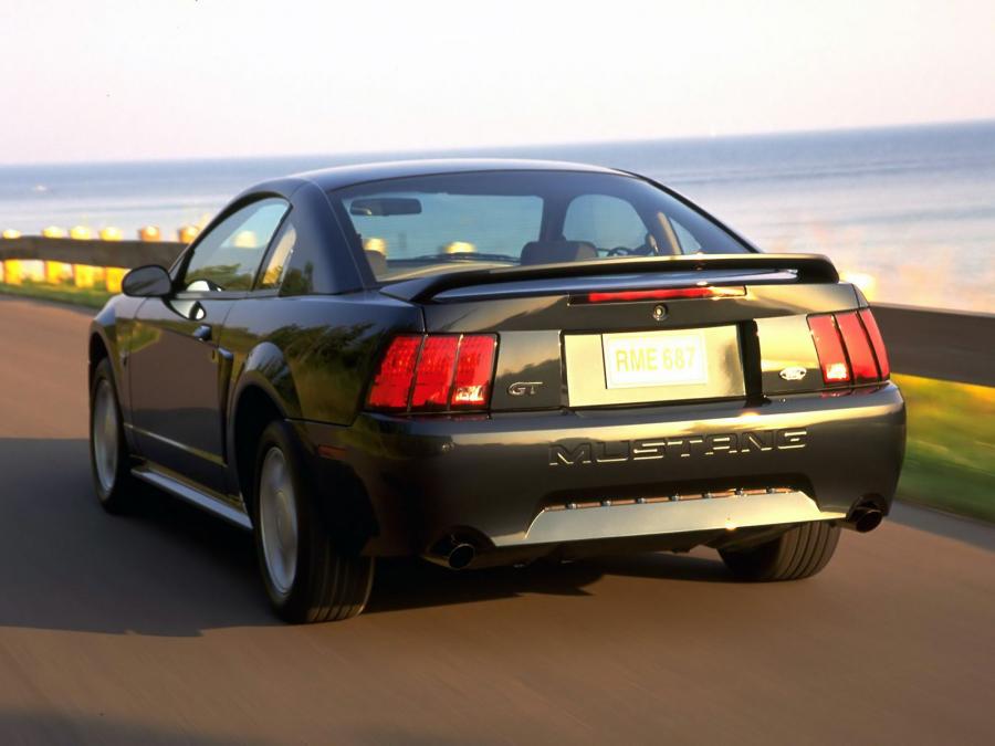  Ford Mustang GT Coupe 1998 года  (фото 10 из 14)
